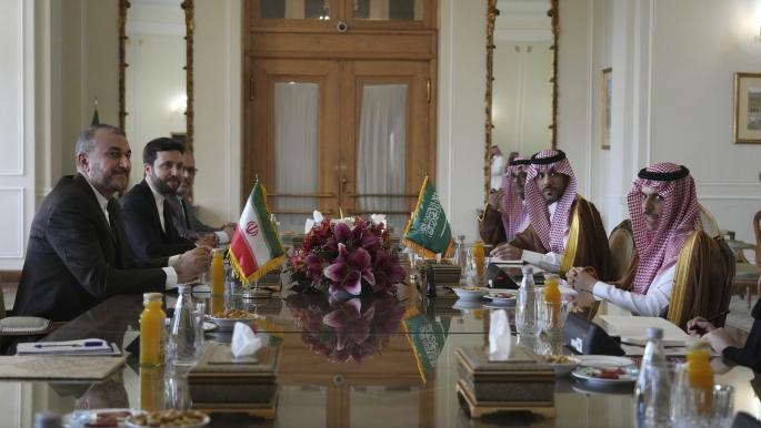 وزير الخارجية السعودي يعلن من طهران إعادة فتح السفارة قريباً: نأمل أن يزور الرئيس الإيراني الرياض