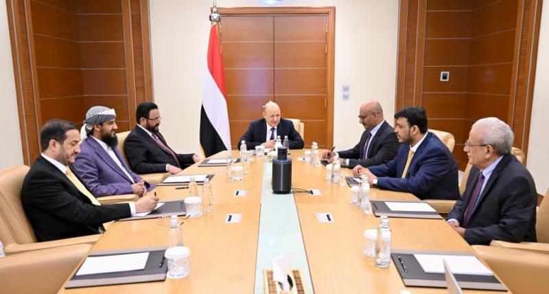 مجلس القيادة الرئاسي يعقد اجتماعا لمناقشة تطورات الاوضاع المحلية ومستجدات السلام في اليمن