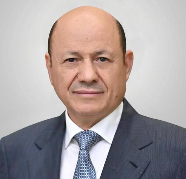 رئيس مجلس القيادة يطلع على الاوضاع في محافظة المهرة