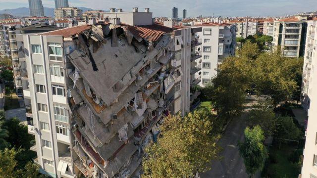 ممثل تركي شهير يفر من "زلزال إسطنبول المحتمل"