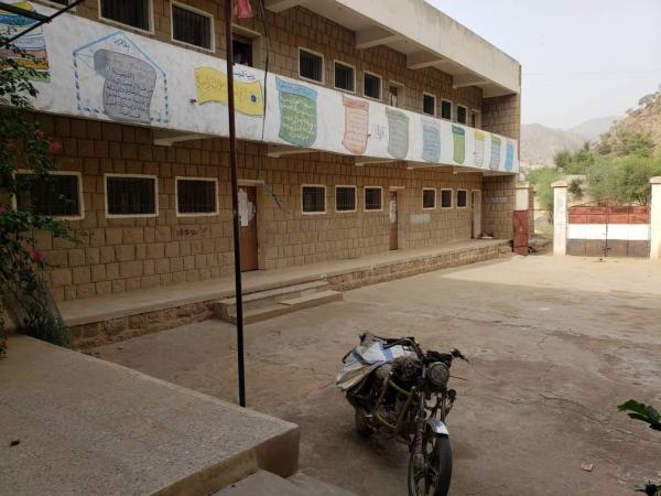إضراب المعلمين يشلّ المؤسسات التربوية والإدارية في مناطق الحوثيين