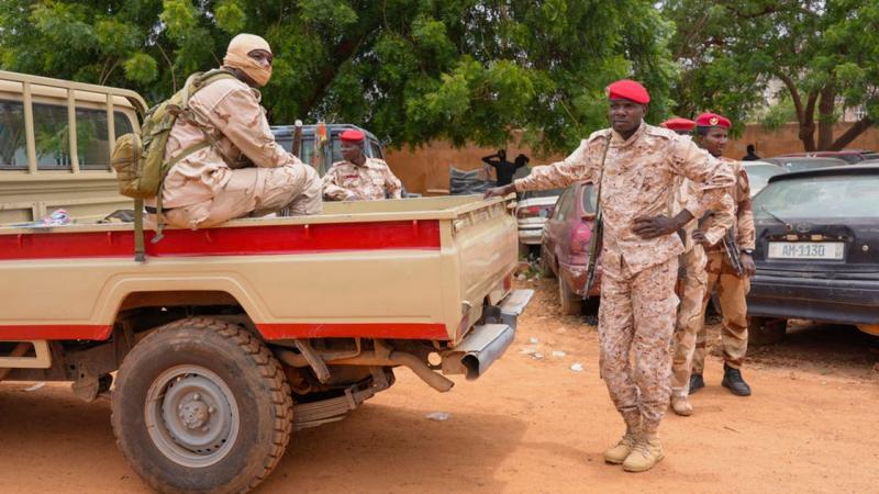 تظاهرات بالنيجر لدعم الانقلابيين.. والجيش يعلن حالة الاستنفار القصوى