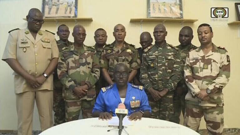 المجلس العسكري بالنيجر: لا نتحمل مسؤولية ما قد ينجم عن رفض السفير الفرنسي المغادرة