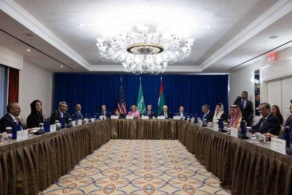 لقاء ثلاثي يجمع وزراء خارجية أمريكا والسعودية والإمارات بشأن اليمن