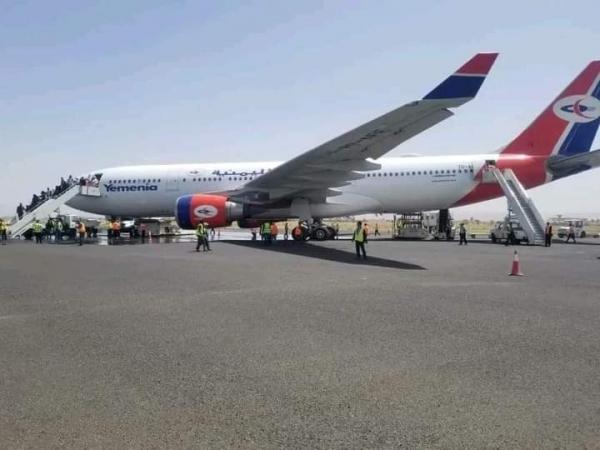 الحكومة اليمنية تُحمّل الحوثيين مسؤولية توقف الرحلات الجوية من مطار صنعاء