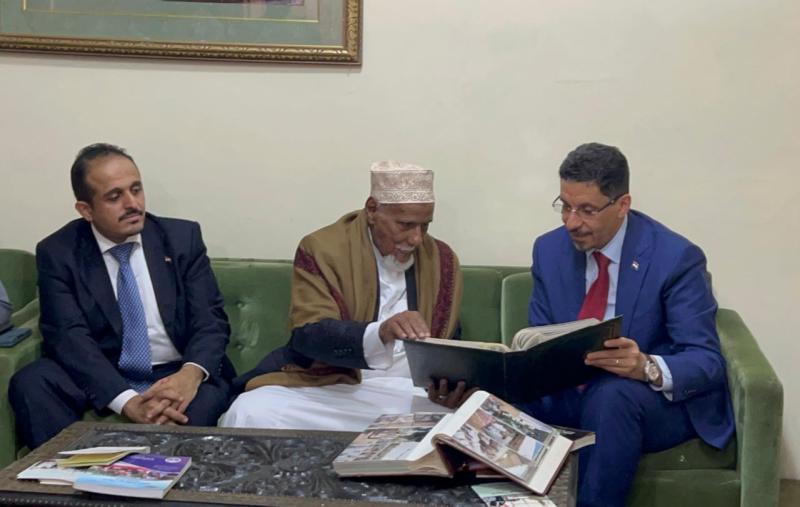 وزير الخارجية وبحضور السفير " العواضي " يزور القنصلية الفخرية اليمنية في مومباسا
