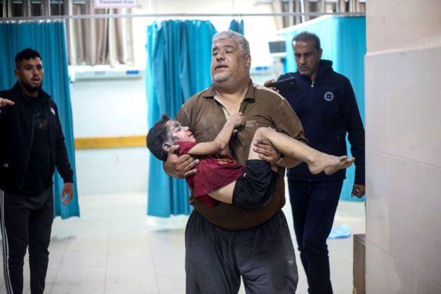 إنه الجحيم في مستشفيات غزة..عمليات بلا تخدير وإبر خياطة