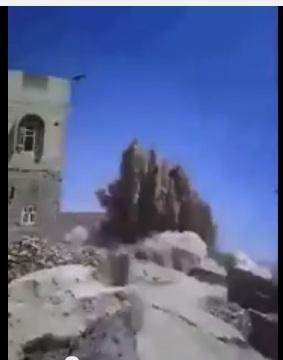 شاهد بالفيديو - إمرأة تصرخ على المسلحين الحوثيين عقب تفجير أحد المنازل اليوم بمديرية أرحب 