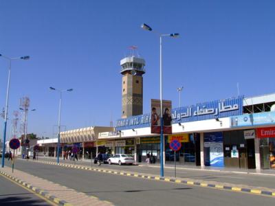 وصول الدفعة الأولى من اليمنيين العالقين في الخارج إلى مطار صنعاء