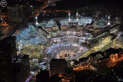 شاهد بالصور مناظر مُهيبة في ليلة ختم القرآن من المسجد الحرام بمكة والمسجد النبوي بالمدينة المنورة