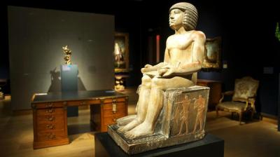 ضغوط مصرية لوقف بيع تمثال فرعوني نادر إلى قطر بعد عجز مصر سداد المبلغ - والجمعة تنتهي مُهلة بيعة