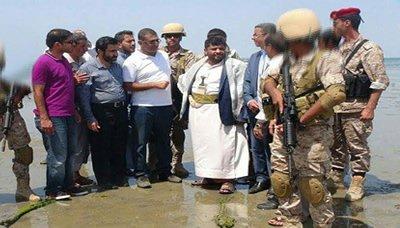 محمد علي الحوثي يزور موقع ما يسمى بـ "الميناء النفطي " بالصليف ( صورة)