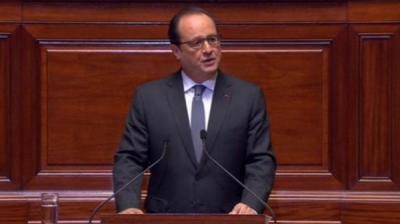 الرئيس الفرنسي يتحدث عن قوانين جديدة تسمح بنزع الجنسية لمن يهدد أمن فرنسا ويهدد دول أوروبا بالعودة الى الحدود القومية
