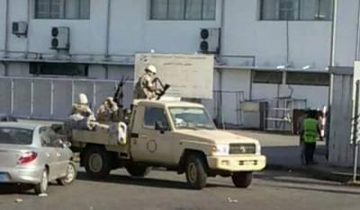 بالصور .. الجيش اليمني يبدأ بالإنتشار في عدن