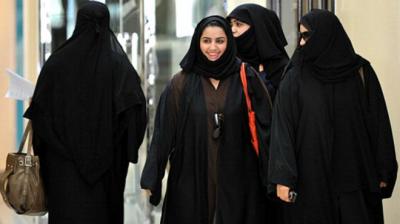 قرار مفاجئ يجيز للمرأة السعودية النزول في الفنادق ومرافق الإيواء السياحية دون محرم - تفاصيل