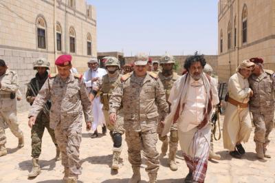 رئيس الأركان يزور قيادة المنطقة السادسة ويتفقد مقاتلي اللواء 121 برفقة المحافظ " العكيمي ( صوره)