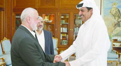 أمير قطر يستقبل القياديين في حماس خالد مشعل وإسماعيل هنيه