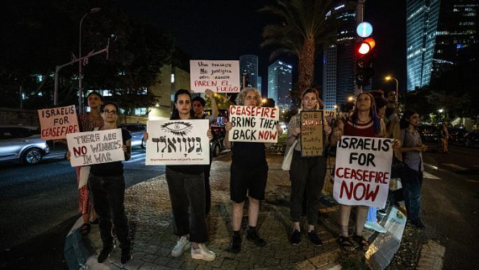 مئات الإسرائيليين يطالبون برحيل نتنياهو ووقفة تدعو لتحرير الأسرى