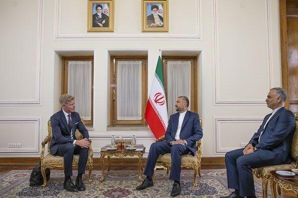 المبعوث الأممي إلى اليمن يزور طهران.. ووزير الخارجية الإيراني يتحدث عن تقسيم اليمن