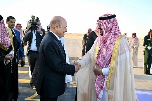 رئيس مجلس القيادة الرئاسي يصل الرياض للمشاركة في اعمال القمتين العربية والاسلامية