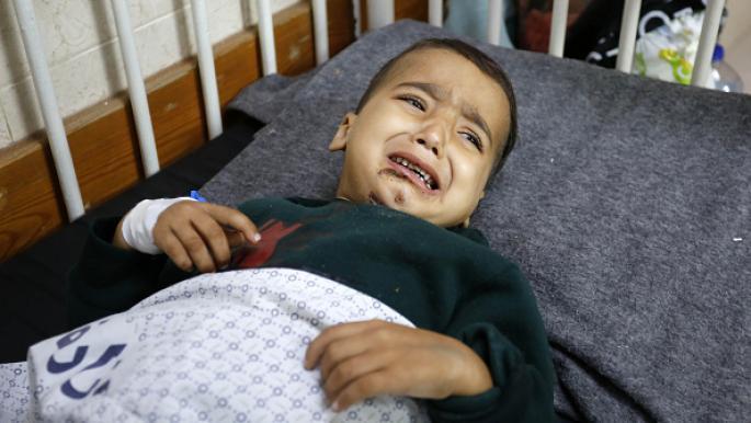 قصف إسرائيلي يستهدف الطفل الفلسطيني أحمد شبات 3 مرات: فقد والديه وشقيقه ورجليه
