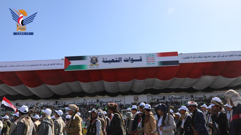 بالصور .. الحوثيون يحشدون المقاتلين من المدنيين تحت شعار " طوفان الأقصى " ونصرة غزة