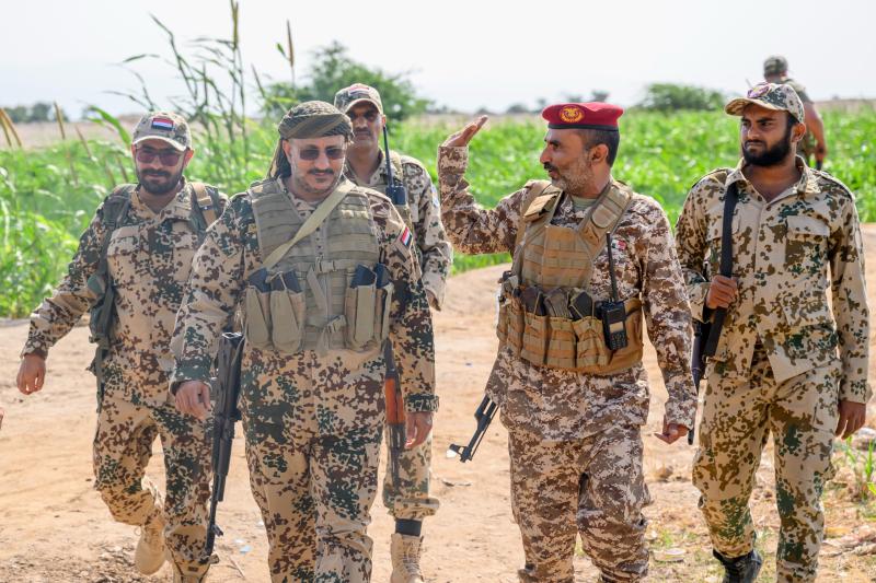العميد طارق يتفقد جاهزية الجيش الوطني في محور الحديدة