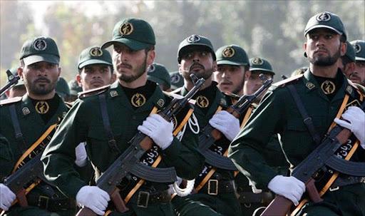 جندي إيراني يُطلق النار على 5 من زملائه ويرديهم قتلى.. والجيش يكشف مصيره