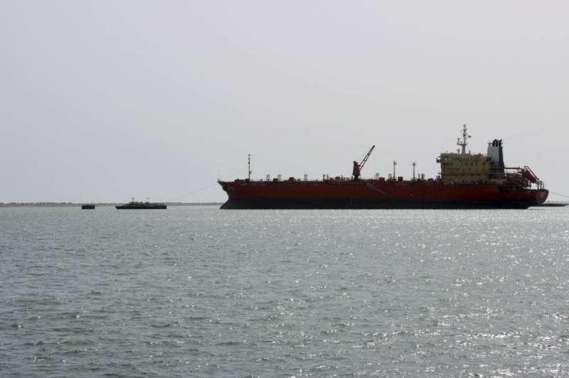دولة عربية تعلن إيقاف مرور ناقلاتها النفطية عبر البحر الأحمر وخليج عدن " مؤقتاً "