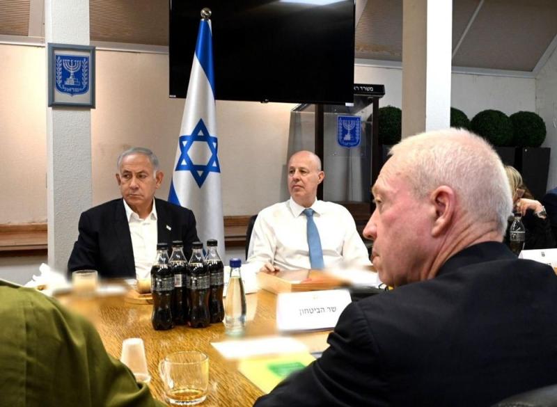 إسرائيل تبحث مقترحات لتبادل الأسرى وحماس تربط أي اتفاق بإنهاء الحرب