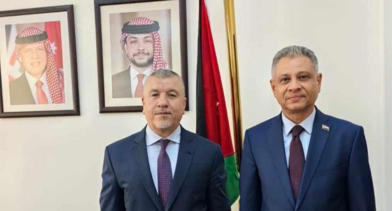 سفير اليمن لدى الأردن يلتقي رئيس الدائرة العربية والشرق أوسطية في الخارجية الاردنية