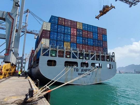 ميناء عدن يستقبل أولى الرحلات الملاحية للخط الصيني الجديد