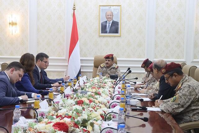 وزير الدفاع يبحث مع وفد الخارجية الروسية تطورات الأوضاع على الساحة اليمنية