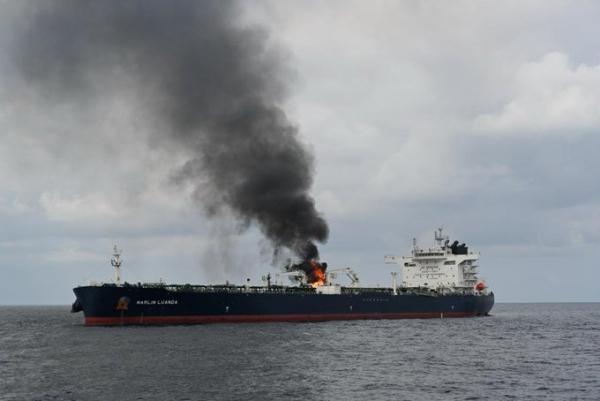 القيادة المركزية الأمريكية : الحوثيون استهدفوا سفينة تنقل مساعدات غذائية إلى اليمن