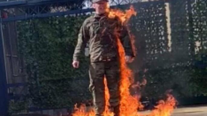 من هو الجندي الأميركي الذي أحرق نفسه أمام السفارة الإسرائيلية تنديداً بالإبادة في غزة؟