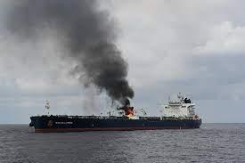 هجوم حوثي مباشر على سفينة في خليج عدن يصيبها ويقتل عدداً من طاقمها