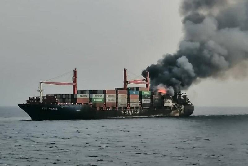 انفجار قرب سفينة قبالة السواحل الجنوبية لليمن