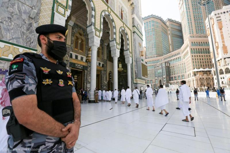 الداخلية السعودية تمنع دخول مكة المكرمة أو البقاء فيها لمن يحمل تأشيرة زيارة .. وتكشف السبب